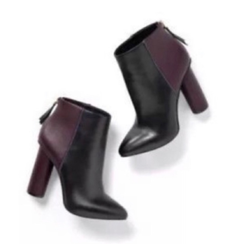 Burgundy & black boots.🧡